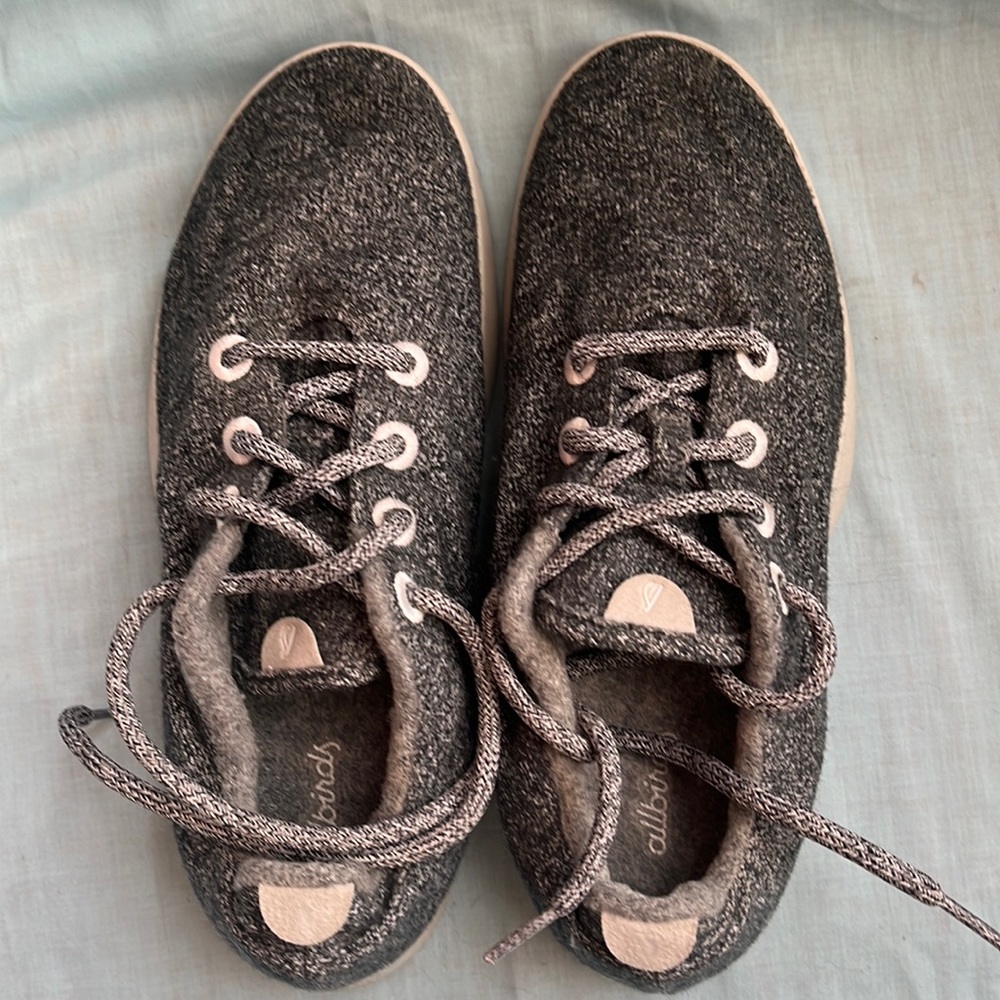 Allbirds Women’s wool runners in charcoal size 10